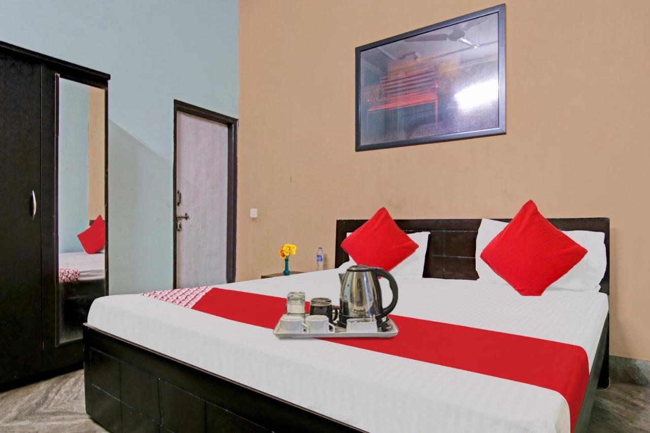 Flagship Hotel Decent Stay Near Pvr Vikaspuri Delhi Ню Делхи Екстериор снимка